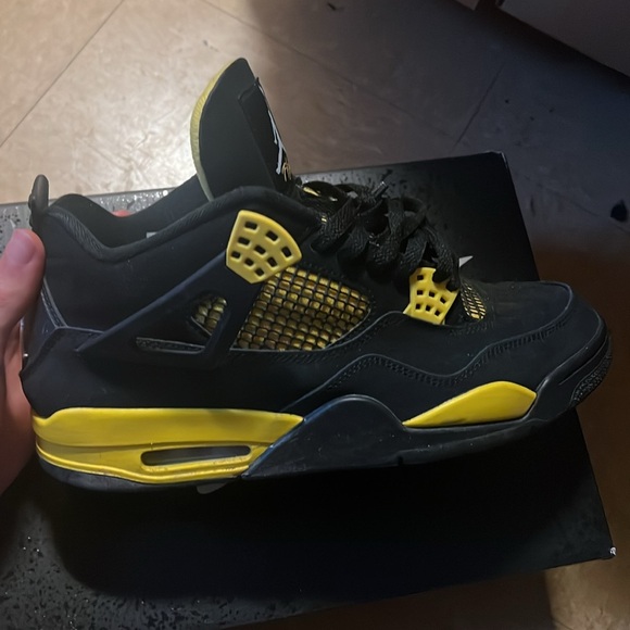 Jordan 4 thunder black&yellow - Picture 2 of 4